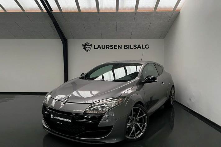 Grå Renault Megane III fra 2011 set udefra