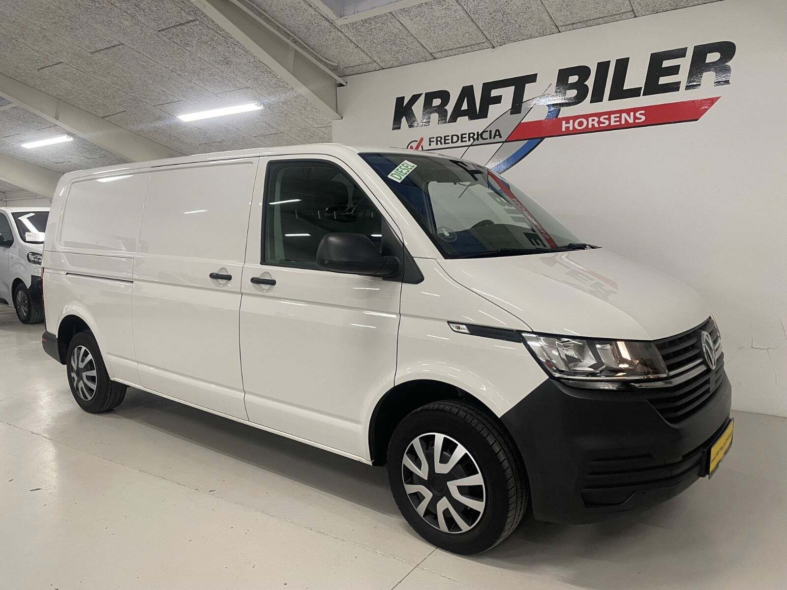 VW Transporter 2,0 TDi 110 Kassevogn lang