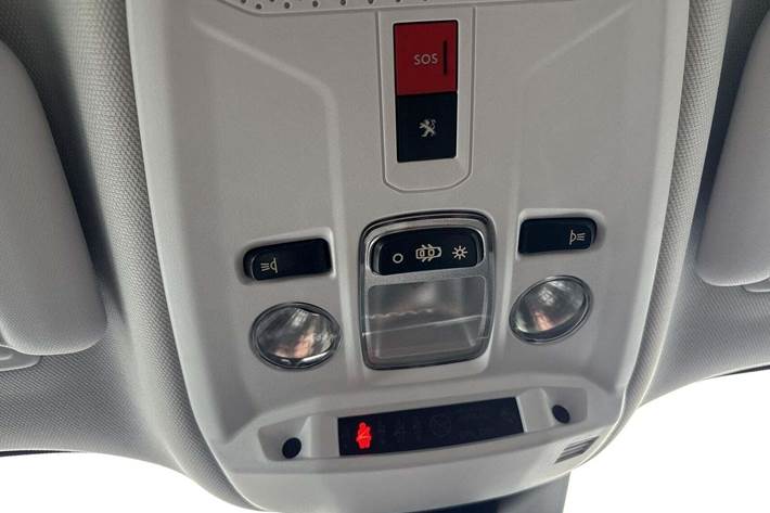 Orange Peugeot e-2008 fra 2022