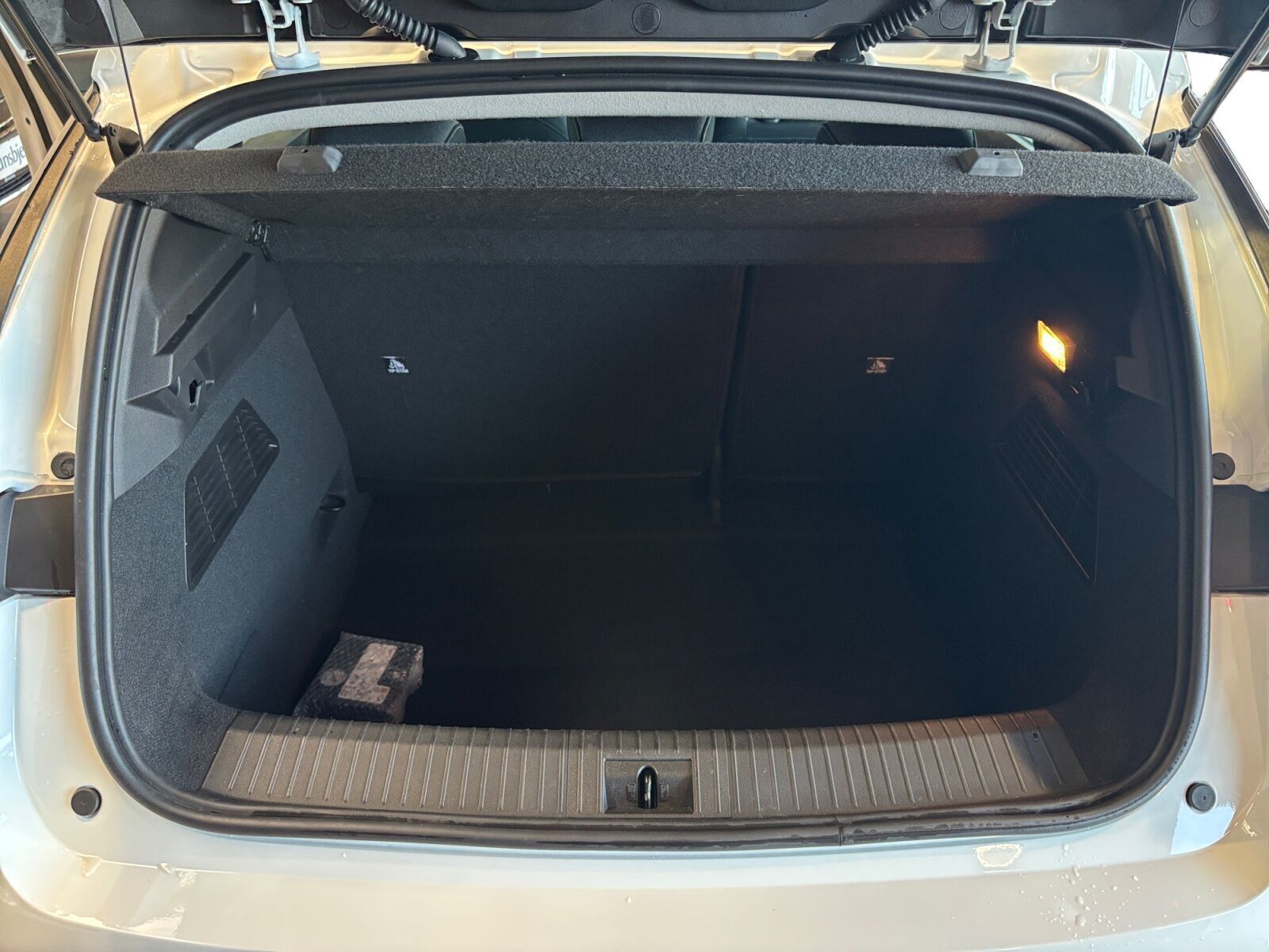 Hvid Renault Megane E-Tech fra 2022