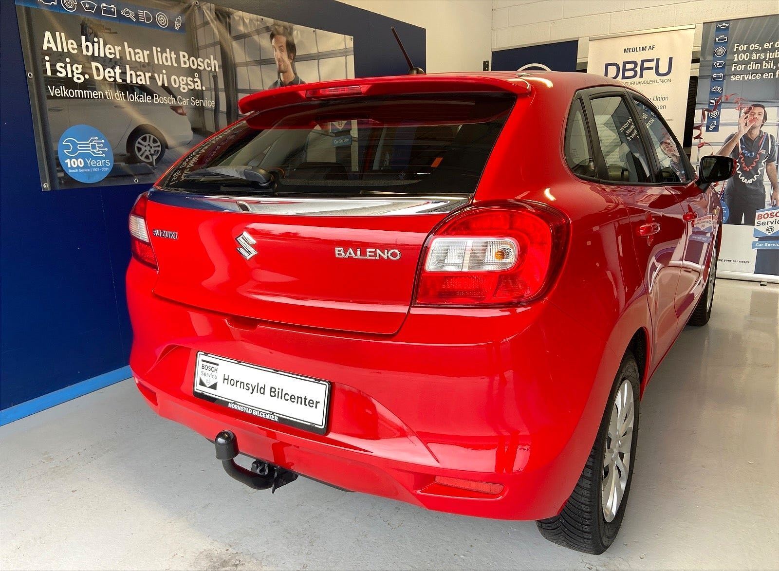 Rød Suzuki Baleno fra 2016