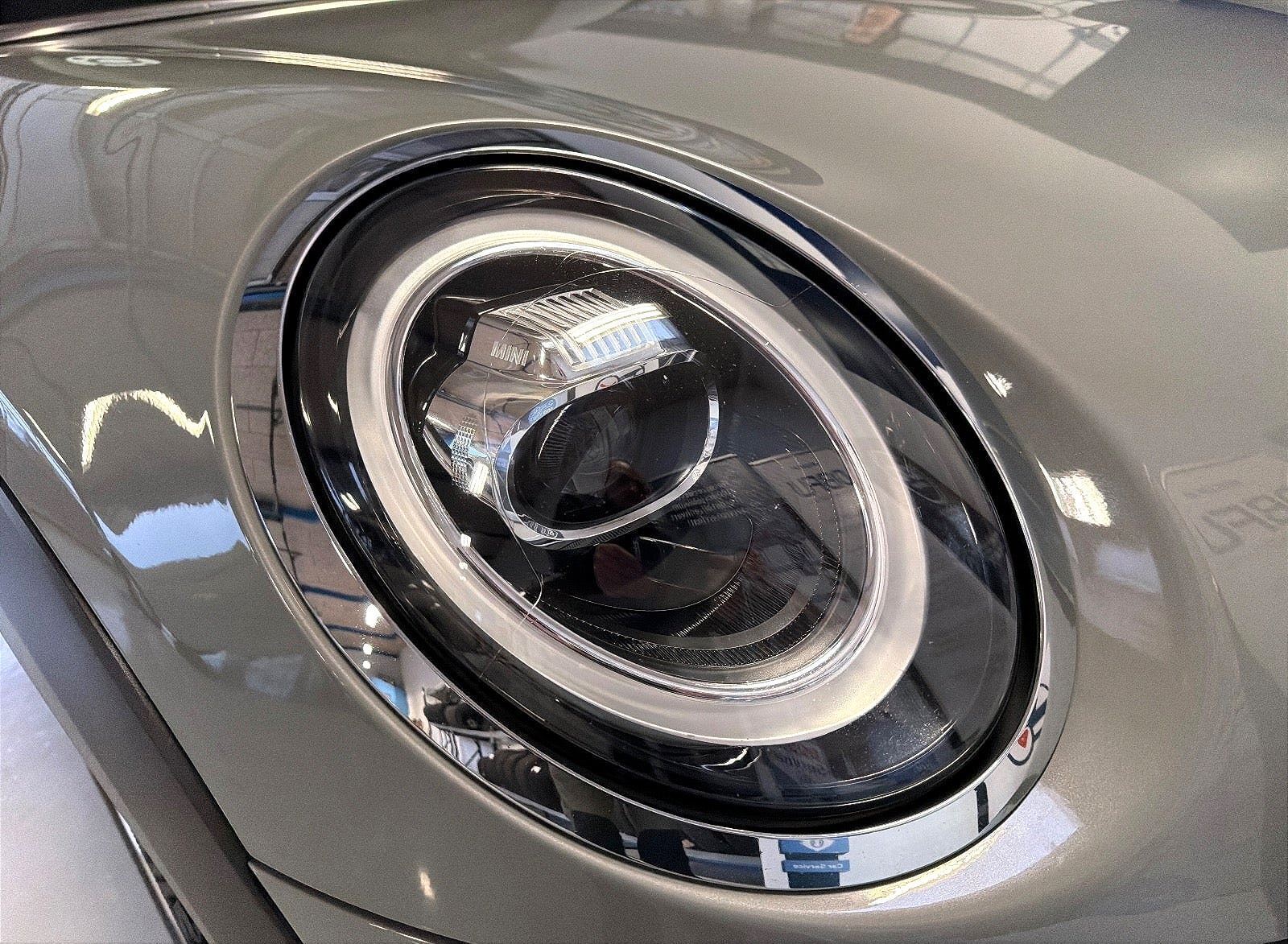 Grå Mini Cooper fra 2018