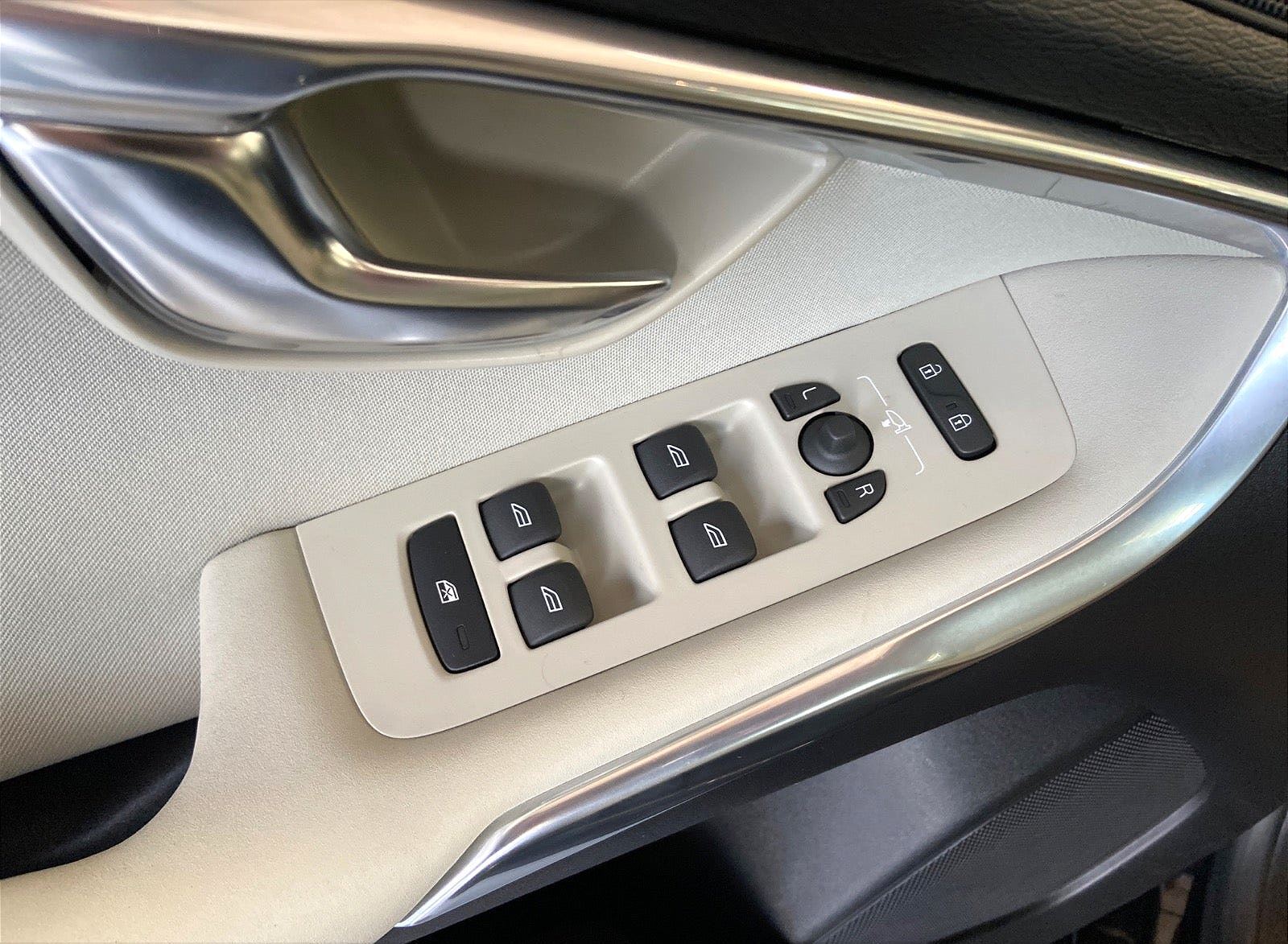 Volvo V40 1,6 T4 180 Momentum