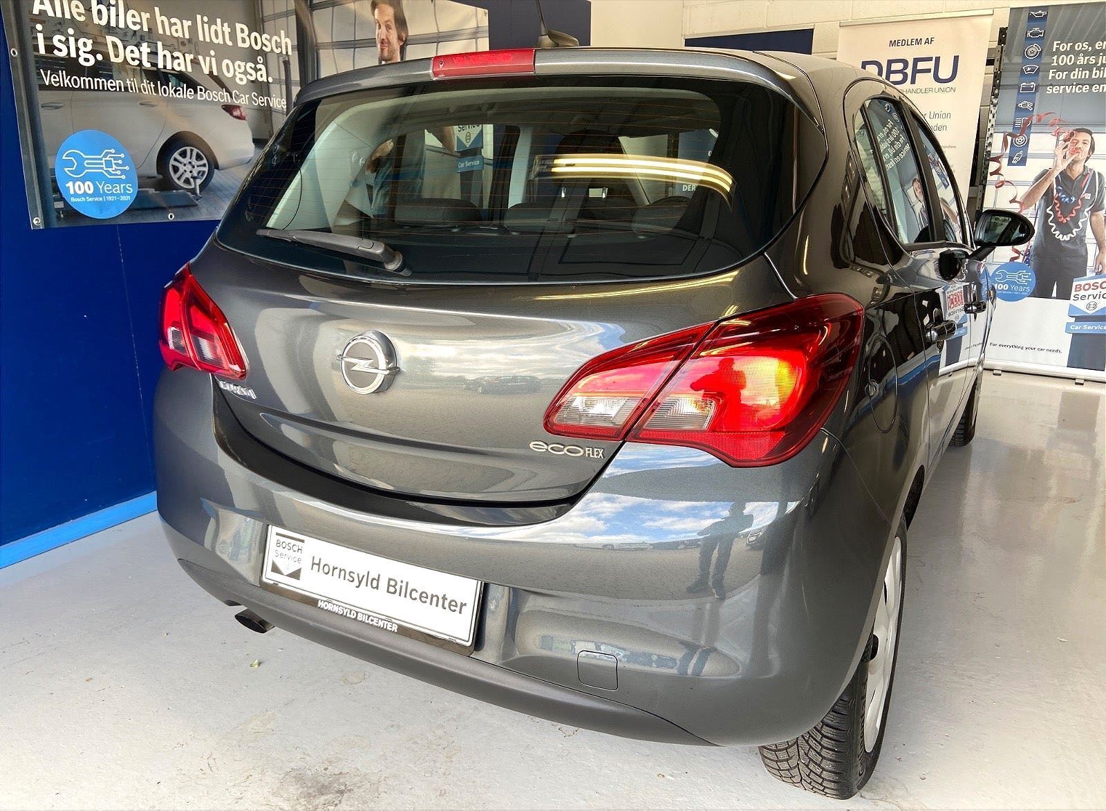 Grå Opel Corsa fra 2017