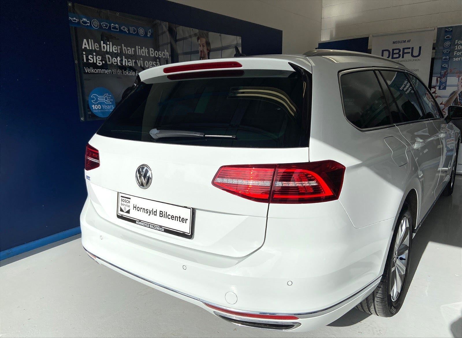 Hvid VW Passat fra 2018