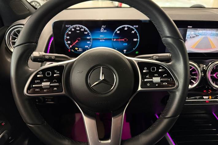 Sort Mercedes EQB250 fra 2023