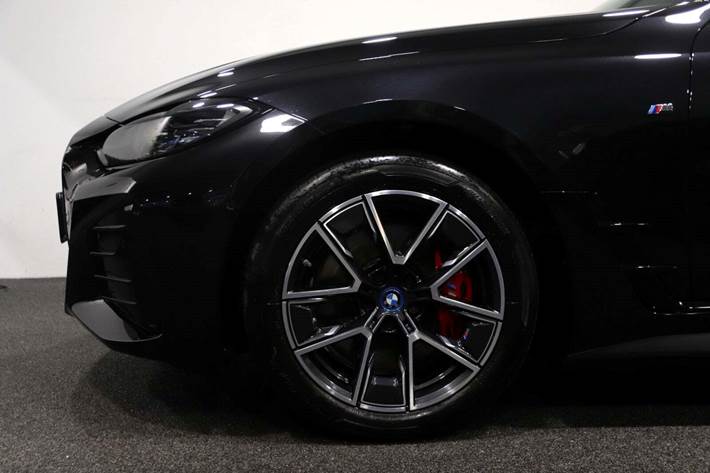 Sort BMW i4 fra 2023