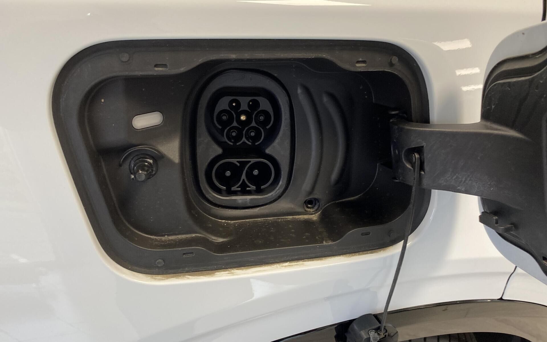 Hvid Ford Capri fra 2024