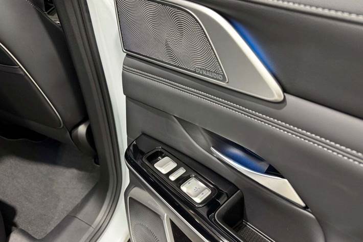 Hvid Xpeng G9 fra 2024