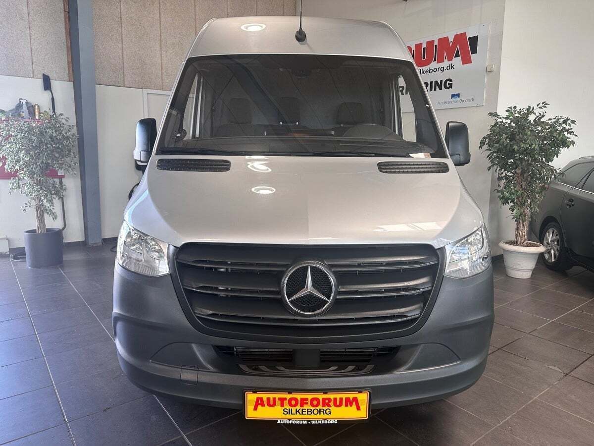 Mercedes Sprinter 319 3,0 CDi A2 Kassevogn RWD