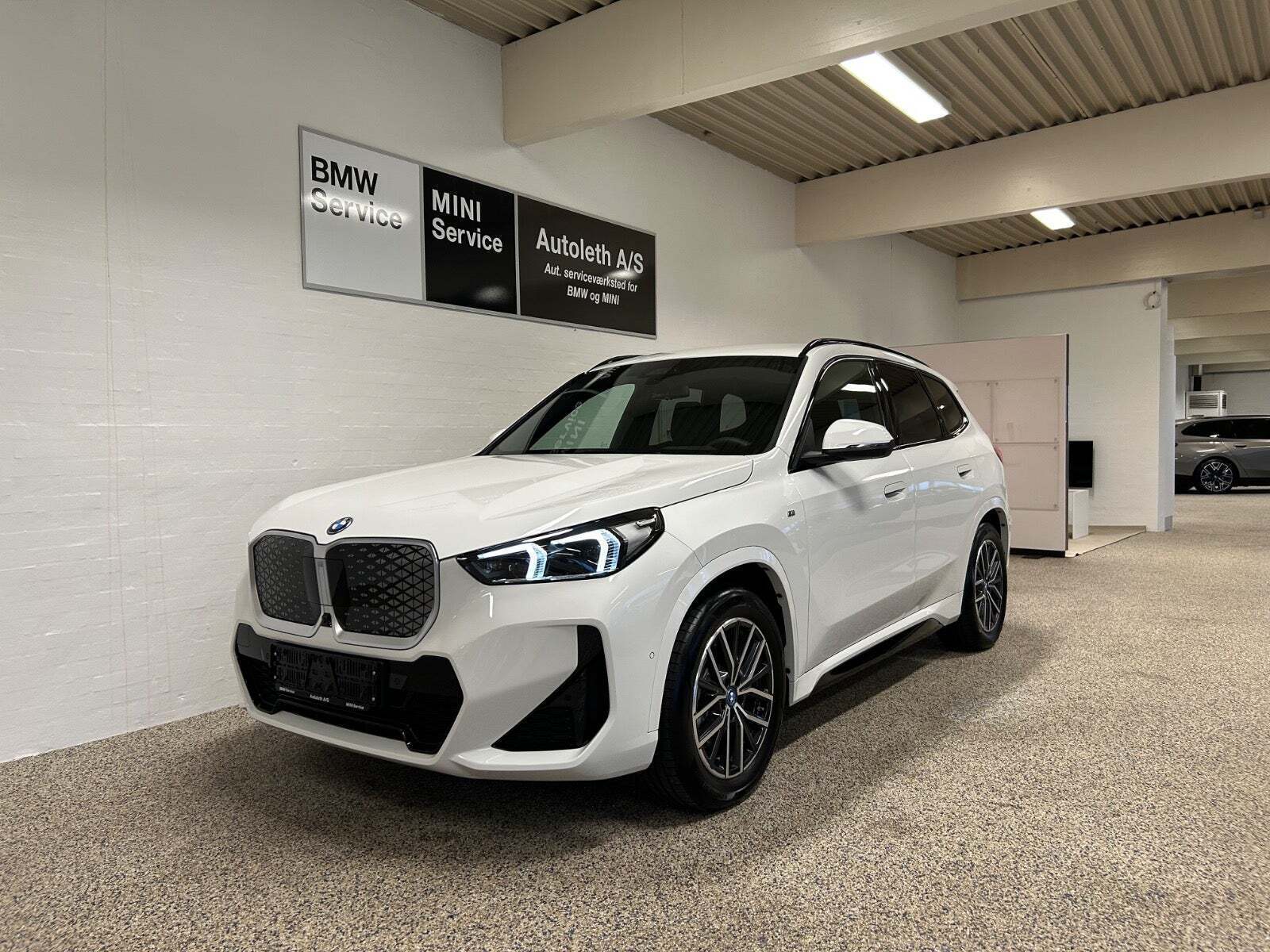 BMW iX1 xDrive30 Fully Charged