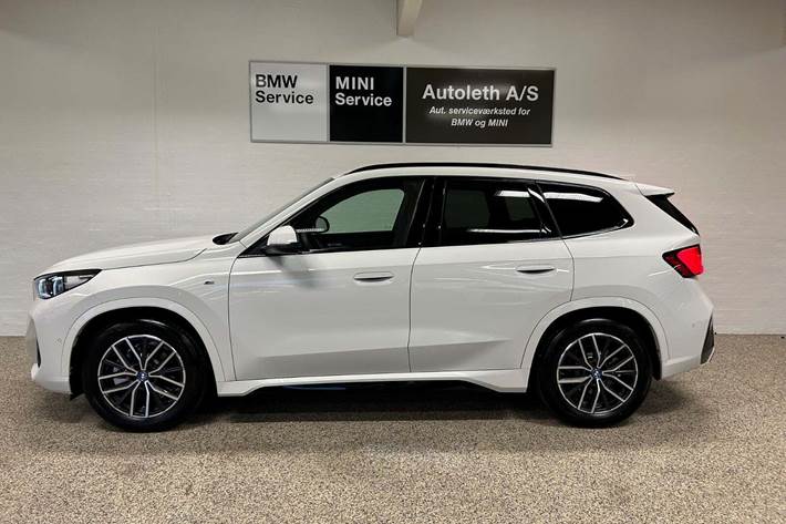 Hvid BMW iX1 fra 2025
