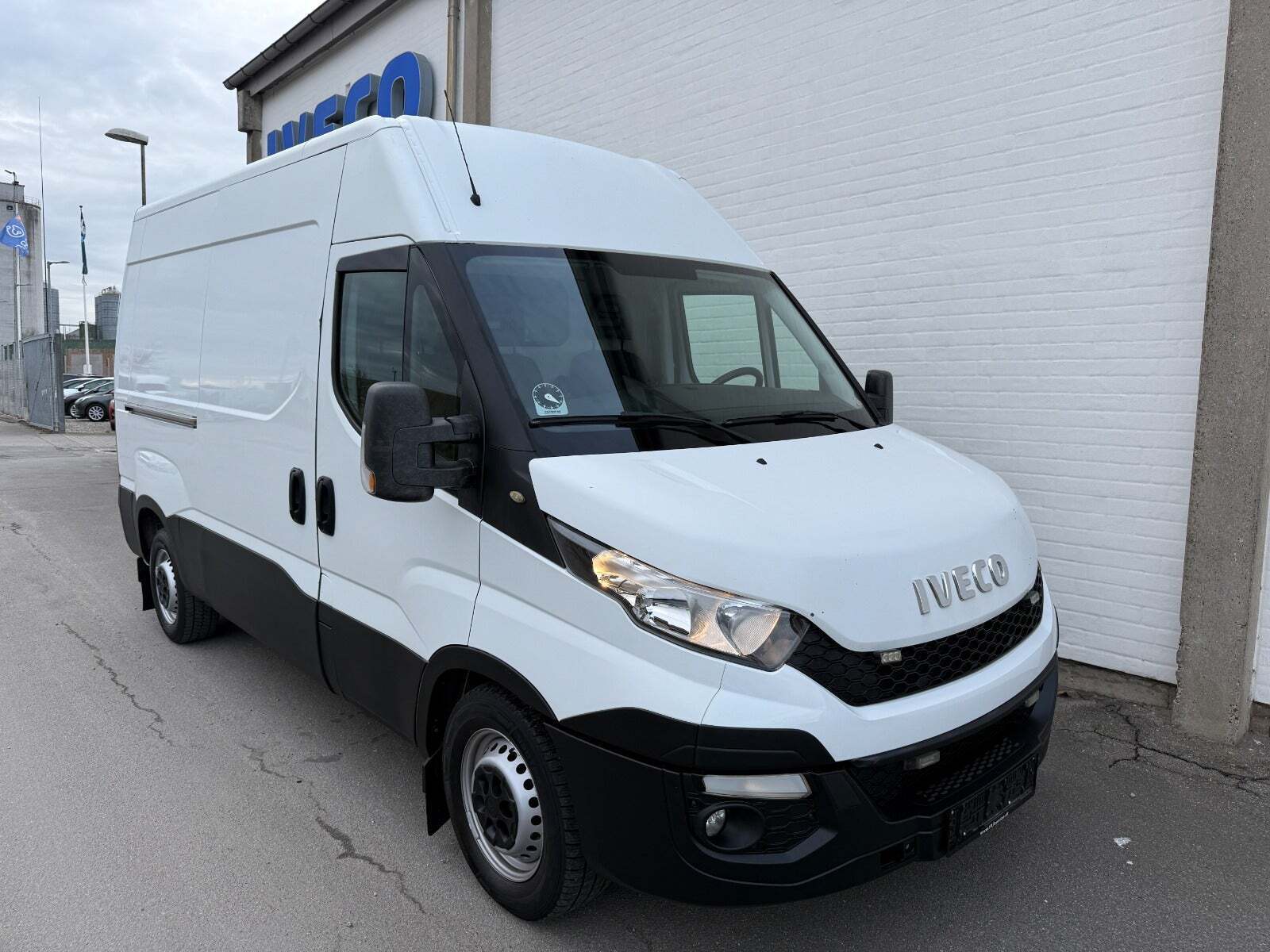 Hvid Iveco Daily fra 2015
