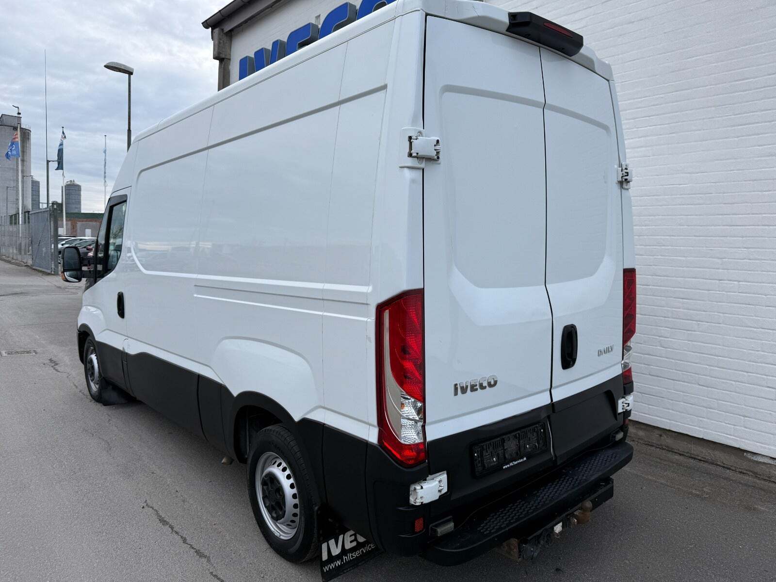 Hvid Iveco Daily fra 2015