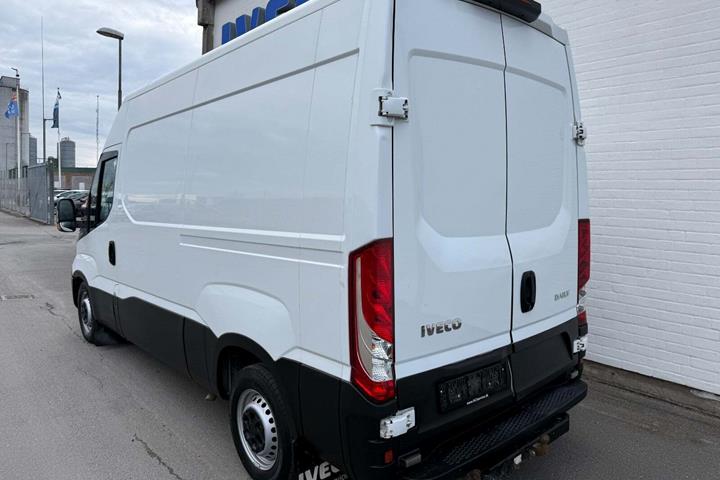 Hvid Iveco Daily fra 2015