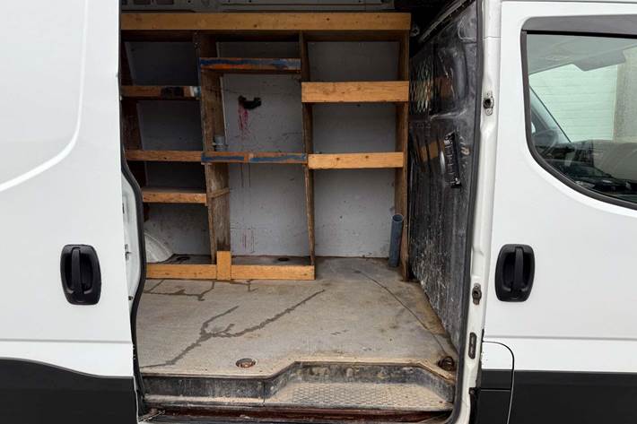 Hvid Iveco Daily fra 2015