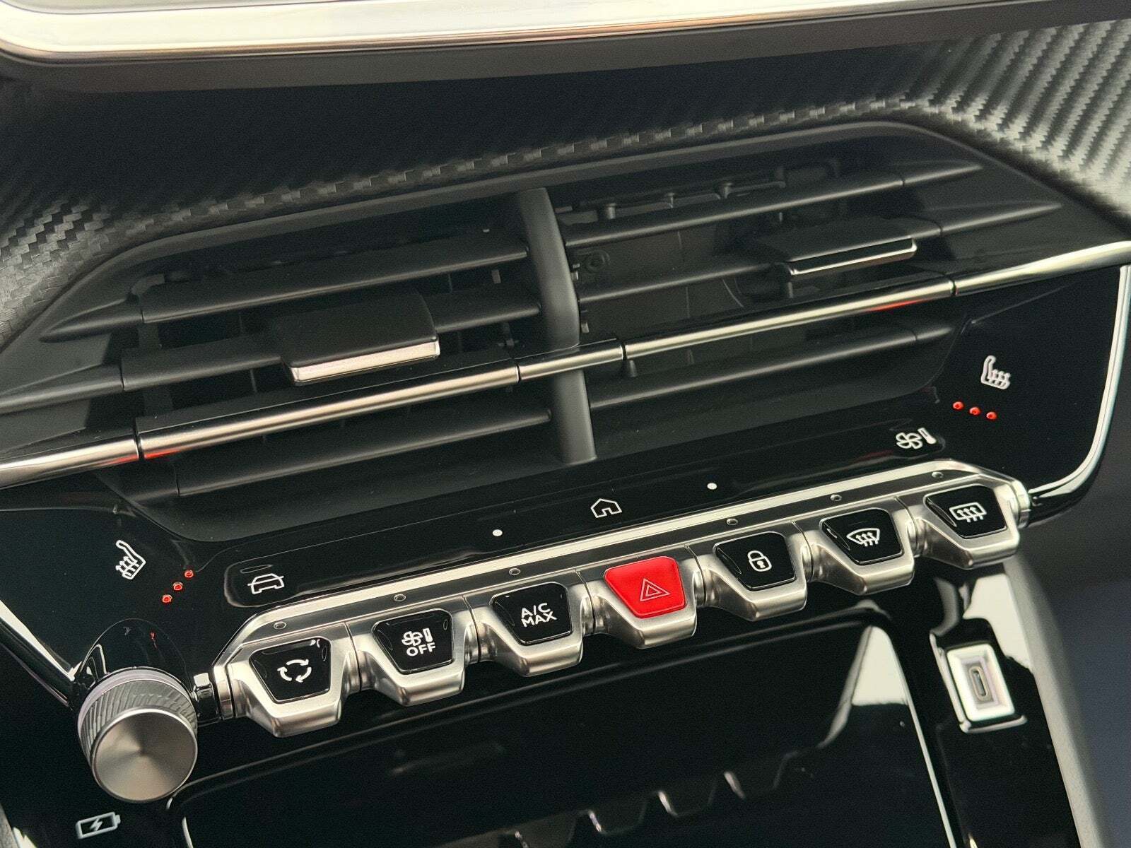 Gul Peugeot e-208 fra 2025