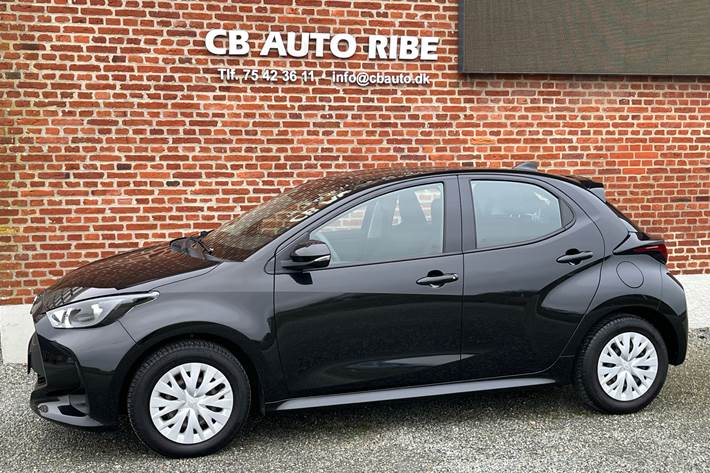 Sort Toyota Yaris fra 2021
