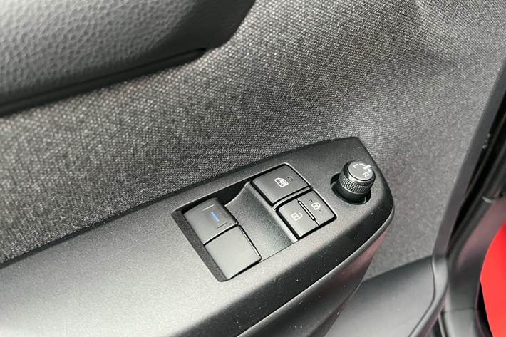 Sort Toyota Yaris fra 2021