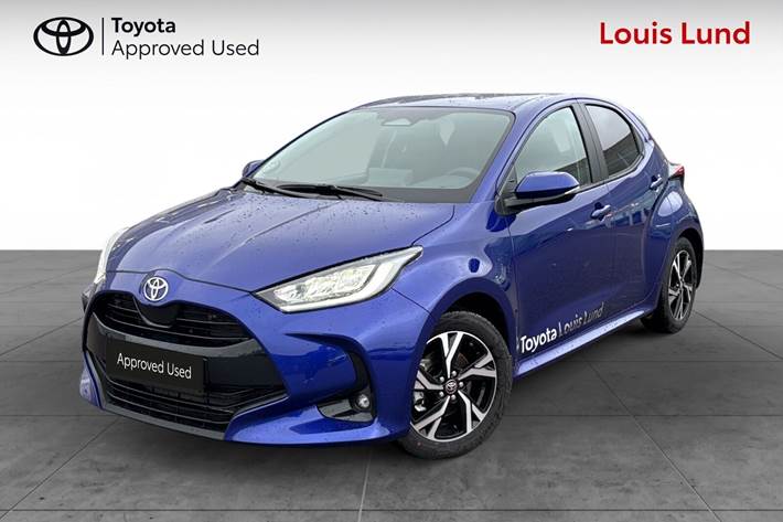 Blå Toyota Yaris fra 2025 set udefra
