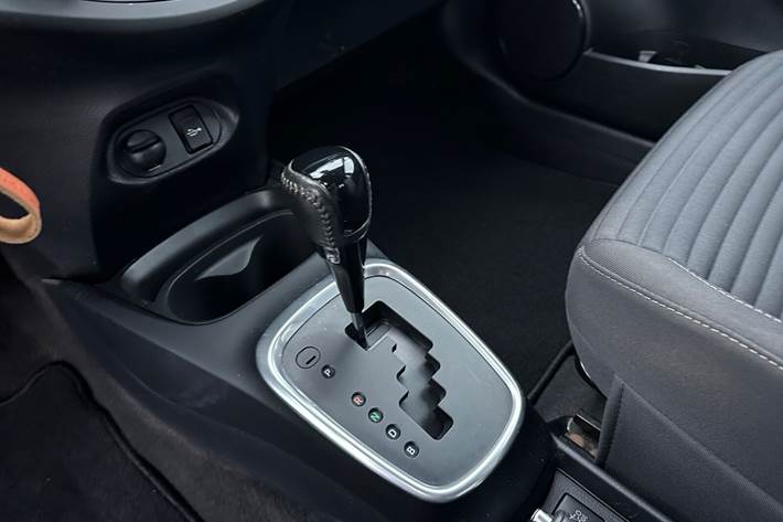 Grå Toyota Yaris fra 2018