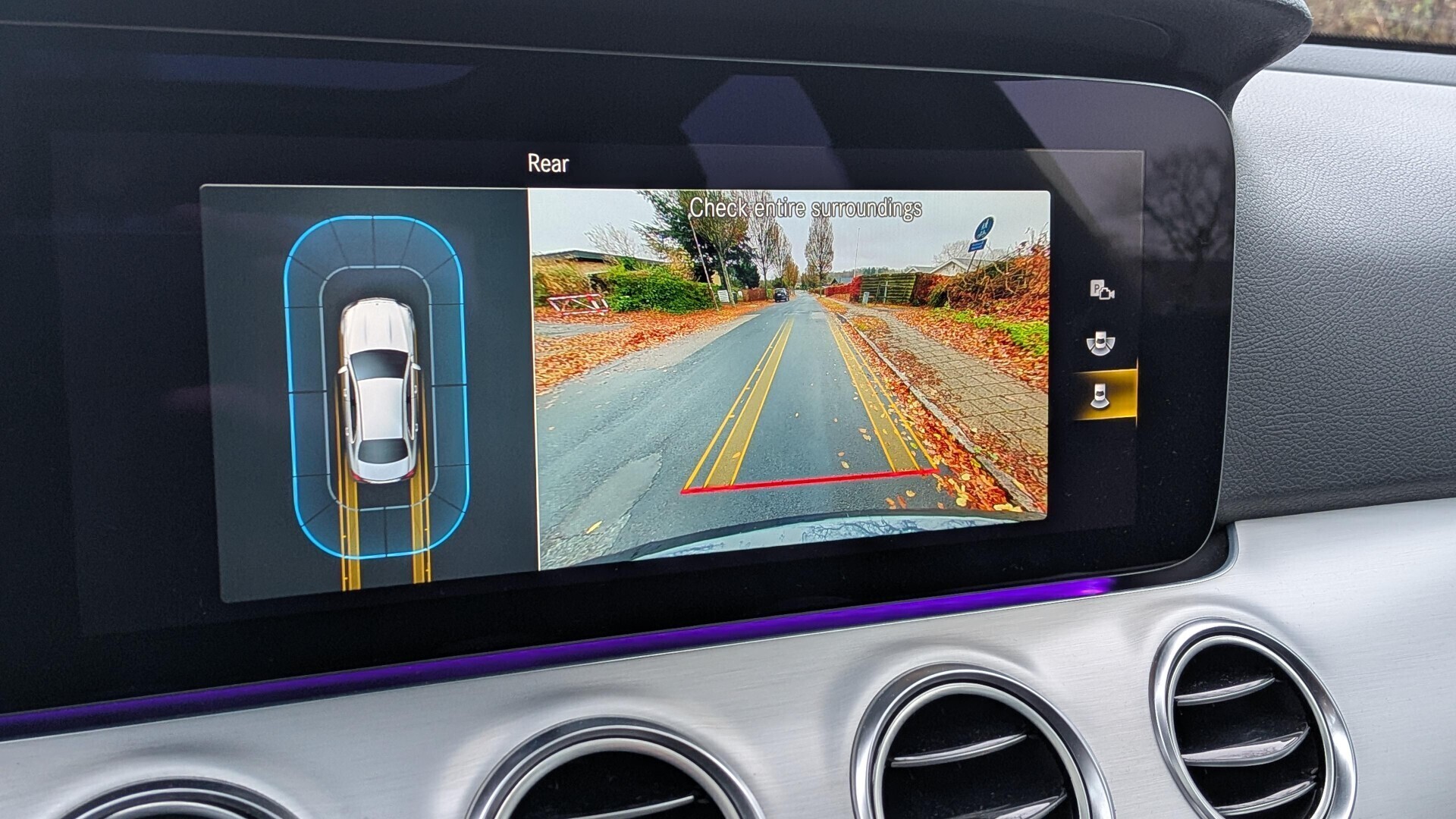 Grå Mercedes E300 e fra 2021