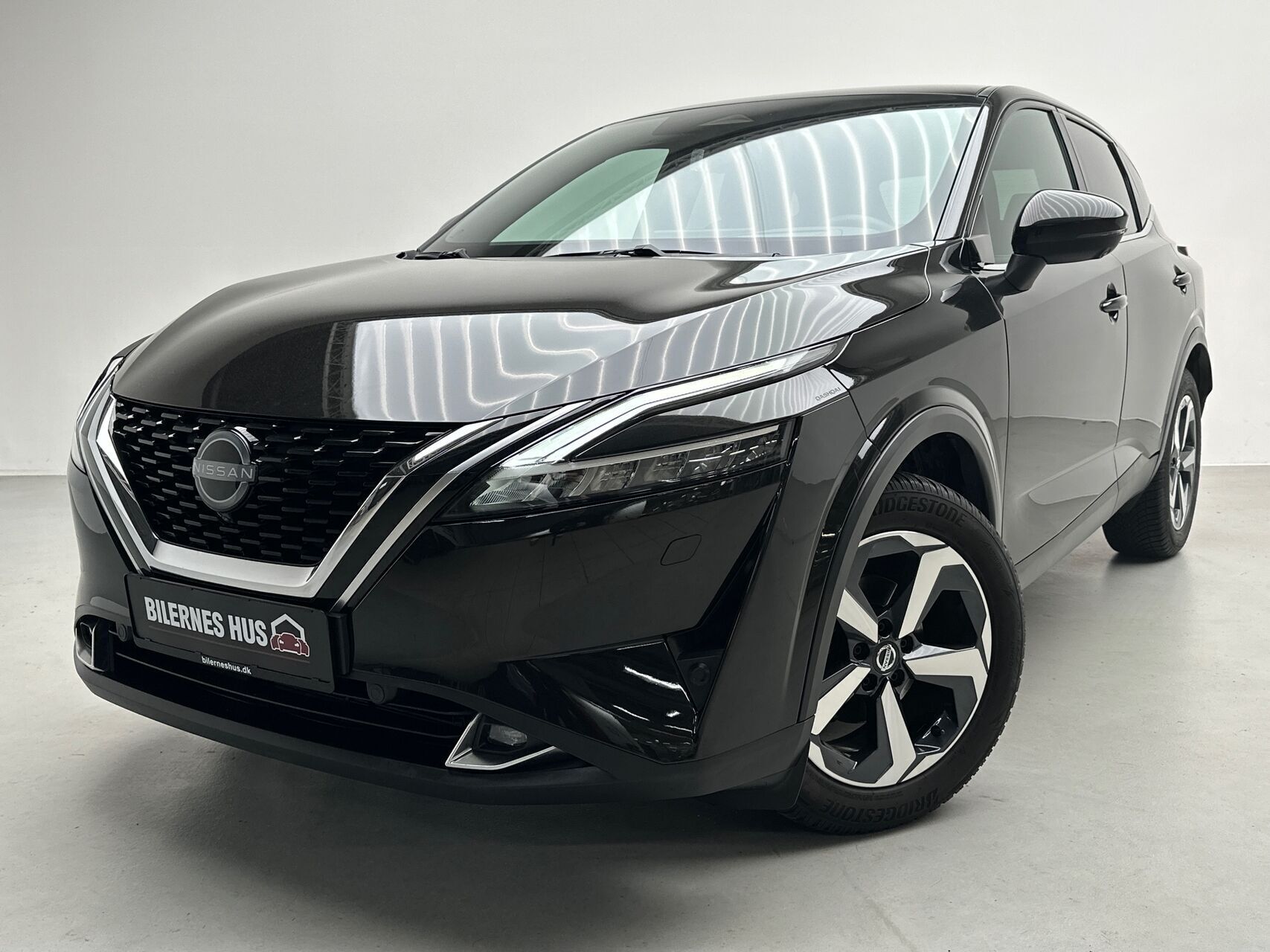 Sort Nissan Qashqai fra 2023