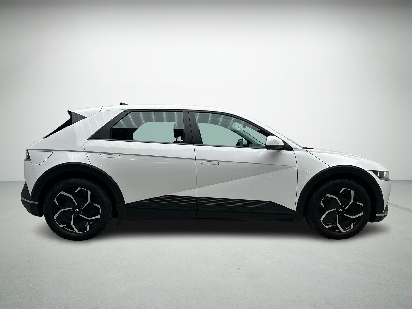 Hyundai Ioniq 5 Electric 77,4 kWh Essential 229HK 5d Aut.