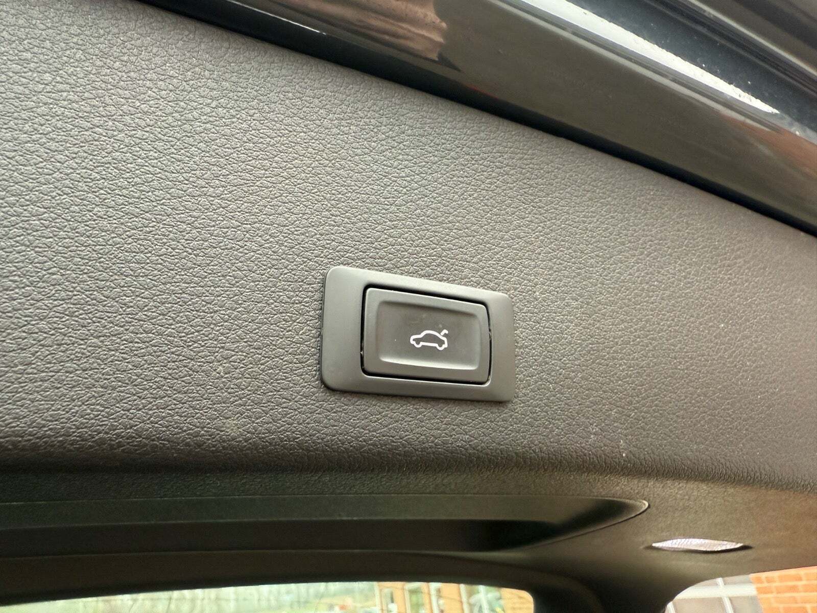 Sølv Audi e-tron fra 2019