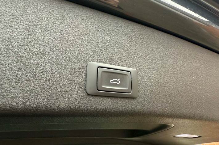 Sølv Audi e-tron fra 2019