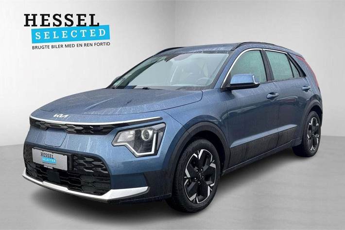 Blå Kia Niro fra 2022 set udefra
