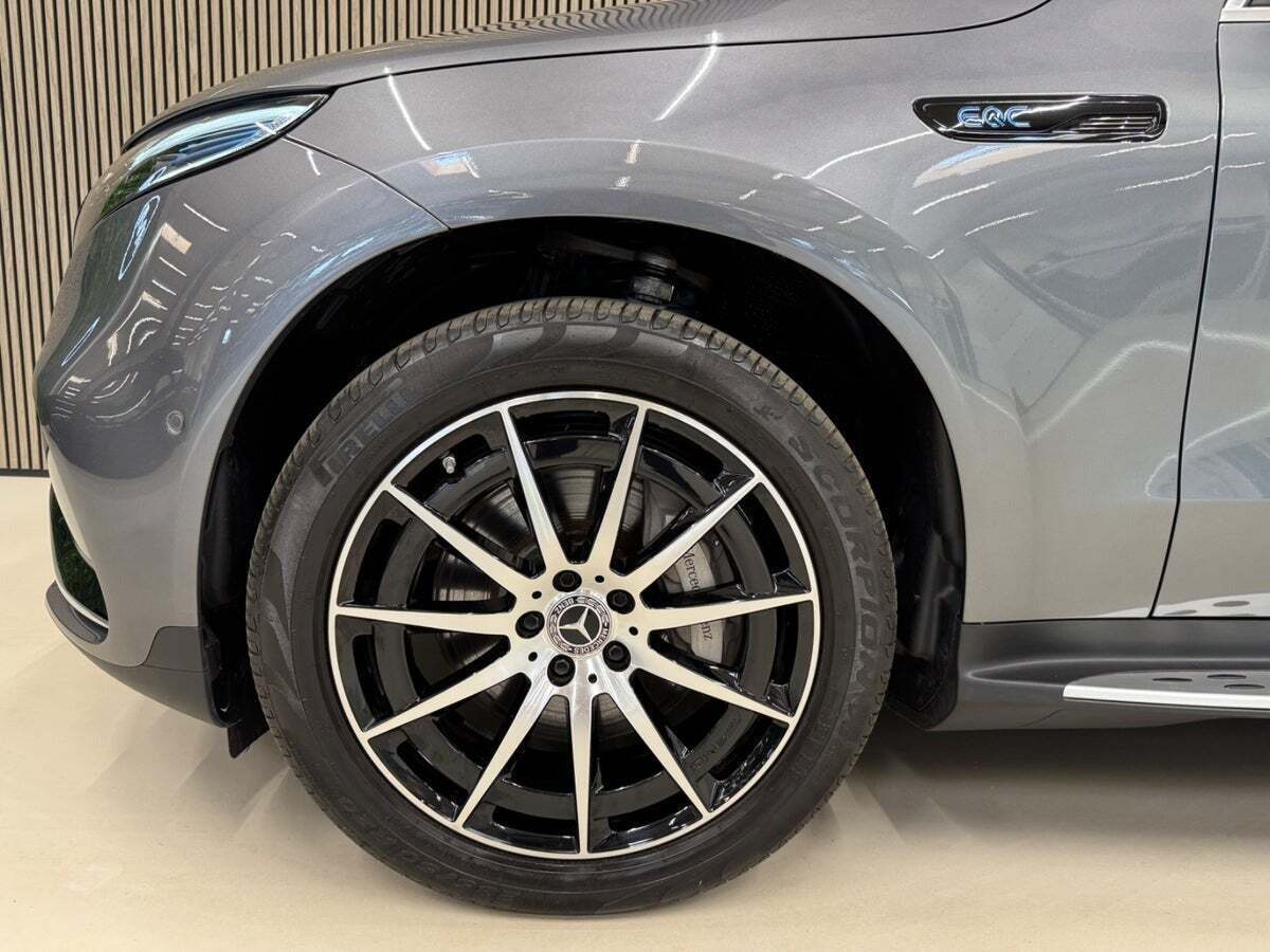 Grå Mercedes EQC400 fra 2022