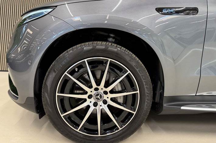 Grå Mercedes EQC400 fra 2022