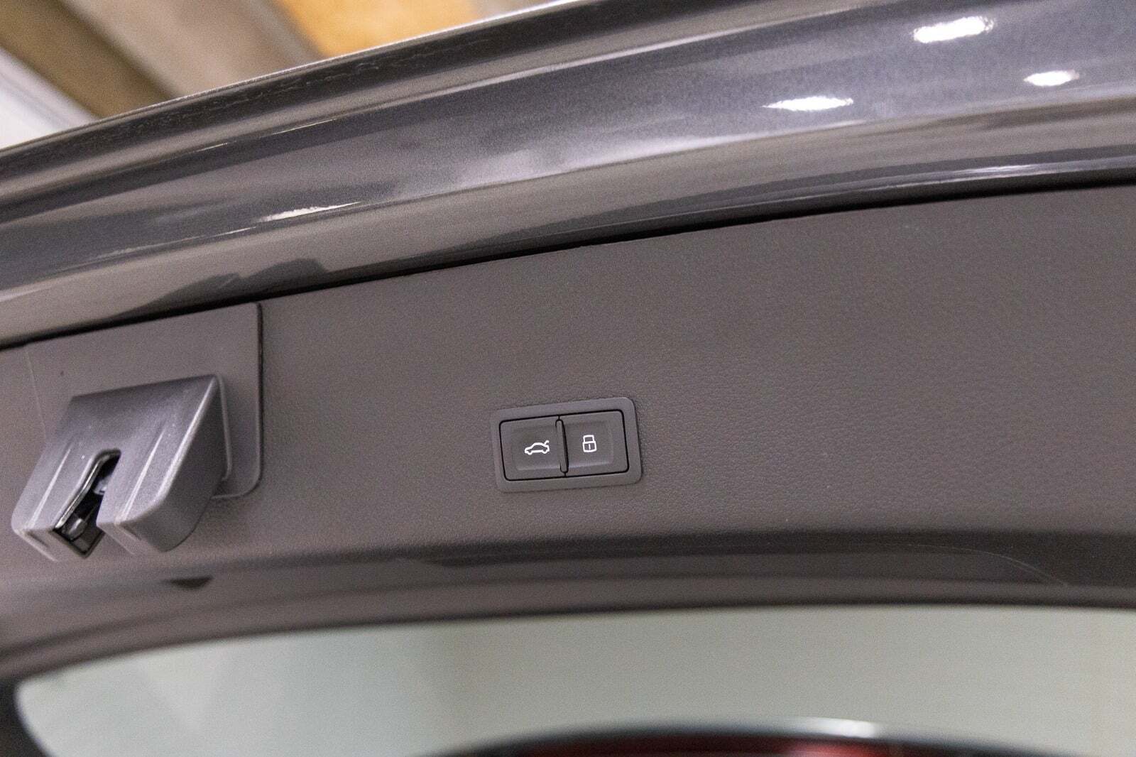 Grå Audi e-tron fra 2022