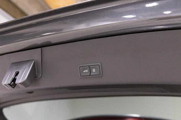 Grå Audi e-tron fra 2022