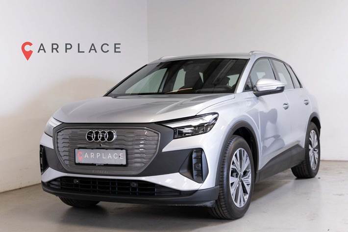 Sølv Audi Q4 e-tron fra 2024 set udefra