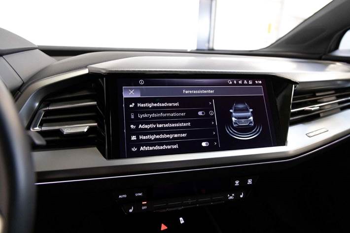 Sølv Audi Q4 e-tron fra 2024