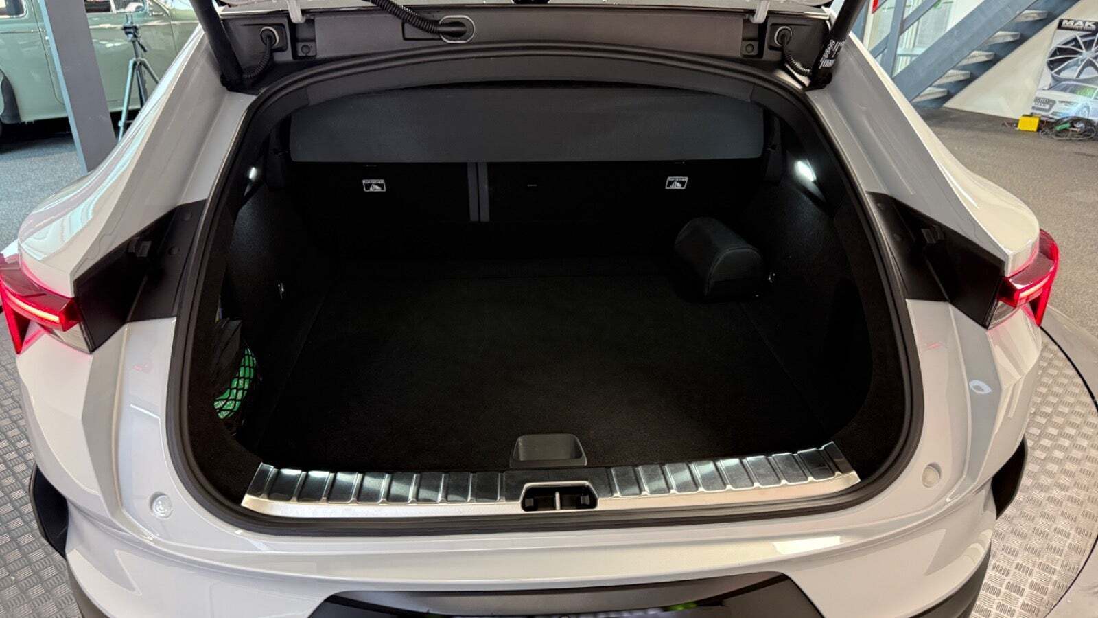 Sølv Polestar 4 fra 2024