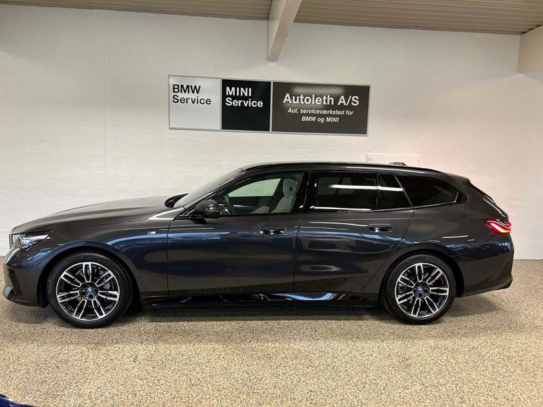 BMW i5 eDrive40 Touring Fully Charged M-Sport