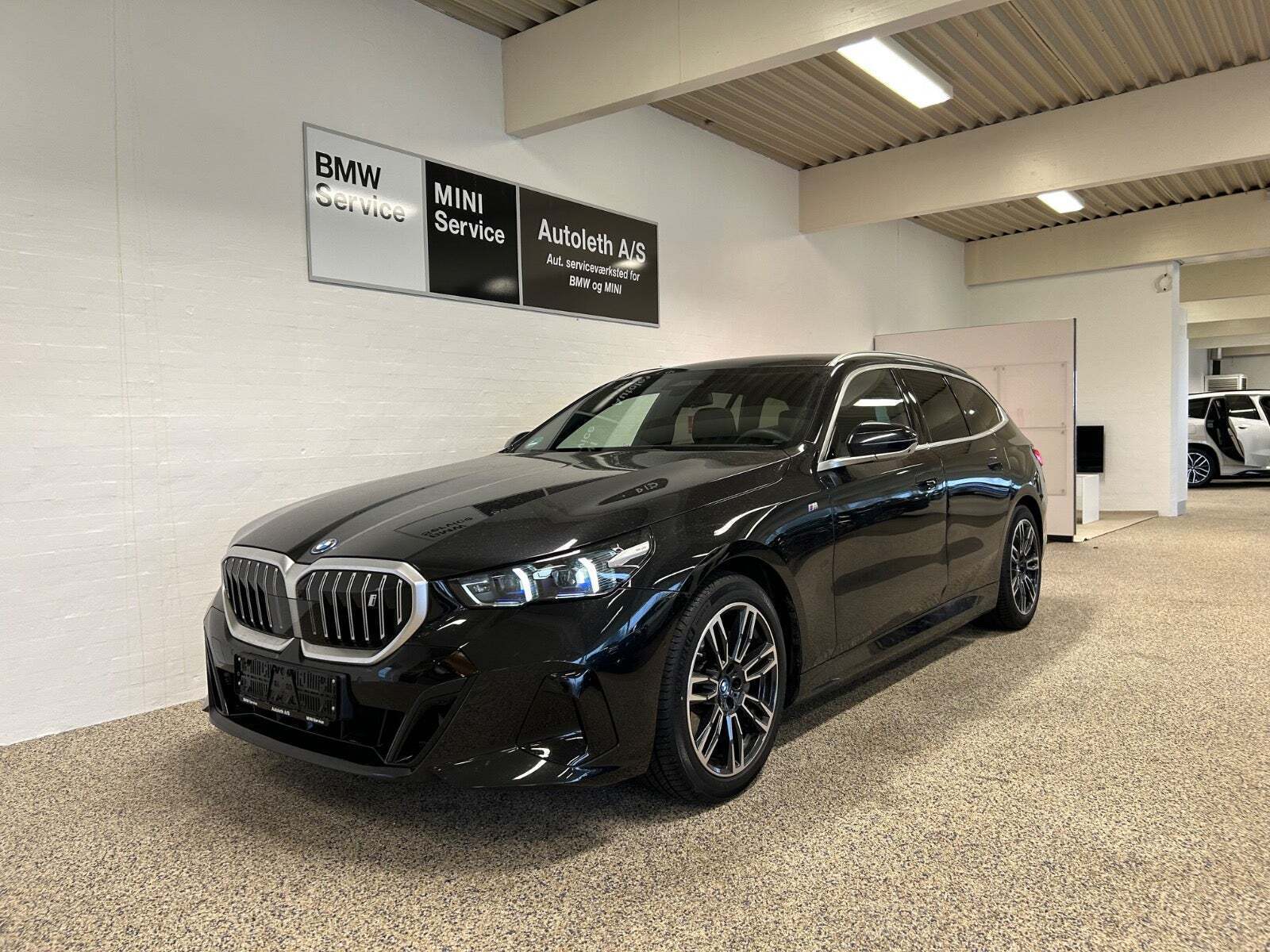 BMW i5 eDrive40 Touring Fully Charged M-Sport