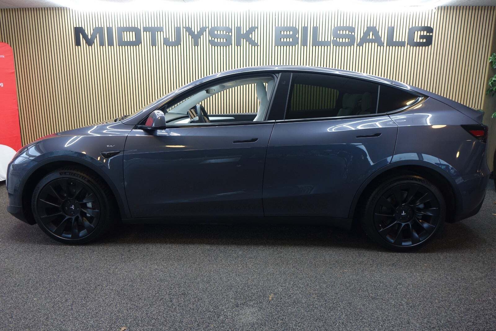 Tesla Model Y Long Range AWD