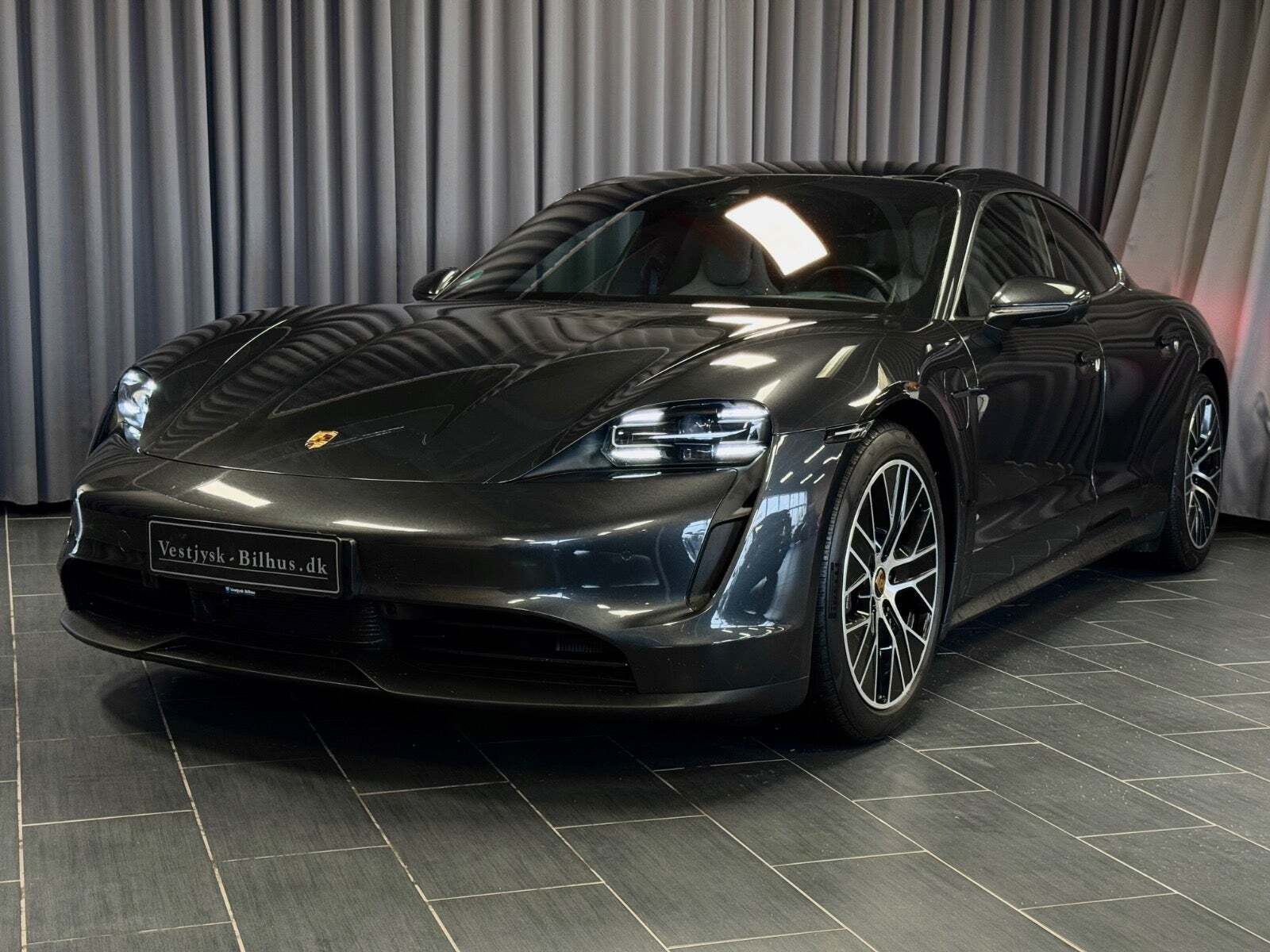 Porsche Taycan Performance+