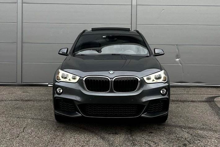 Grå BMW X1 fra 2018