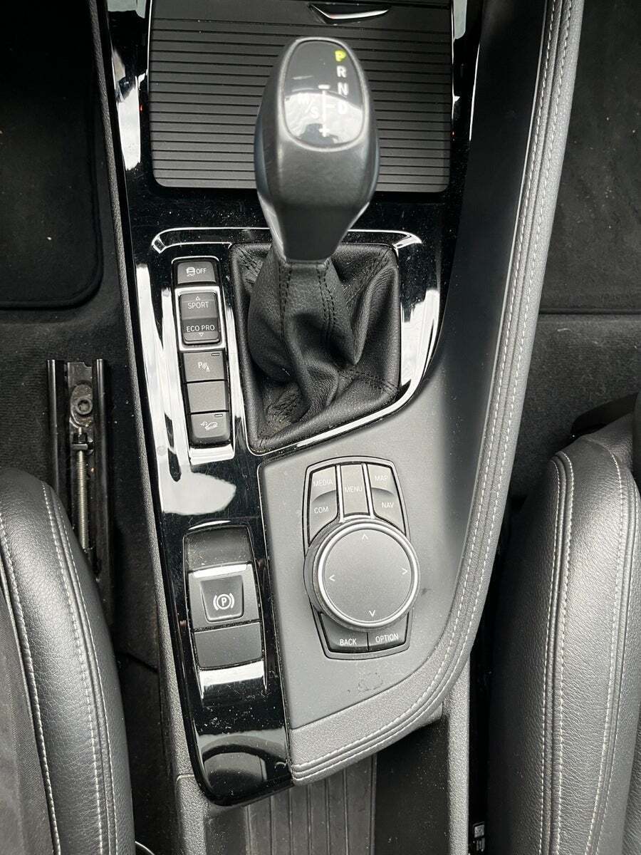 Grå BMW X1 fra 2018