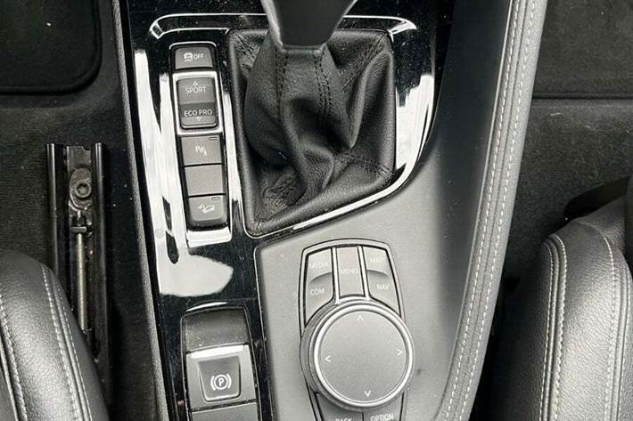 Grå BMW X1 fra 2018