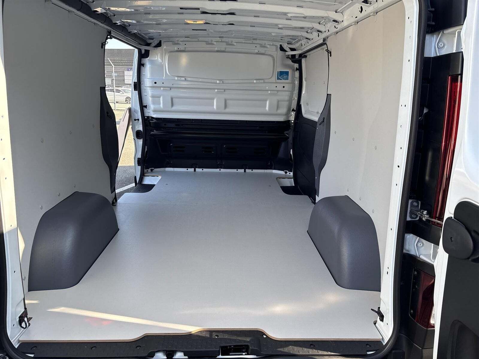 Hvid Renault Trafic fra 2025