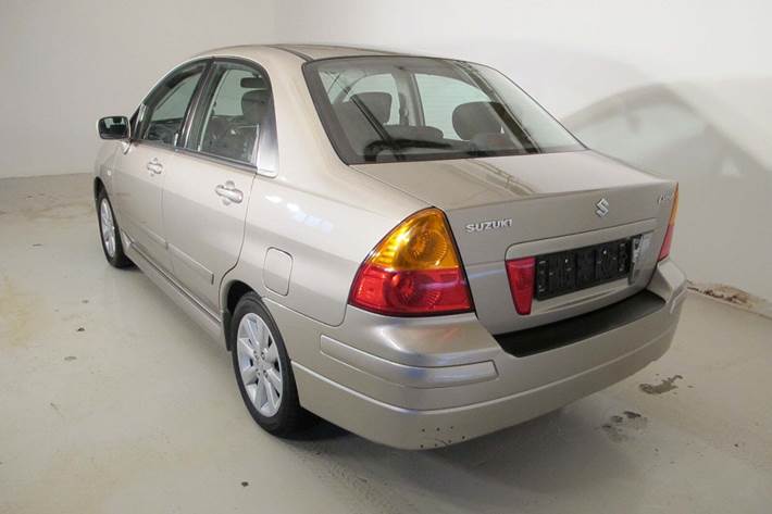 undefined Suzuki Liana fra 2006 set udefra