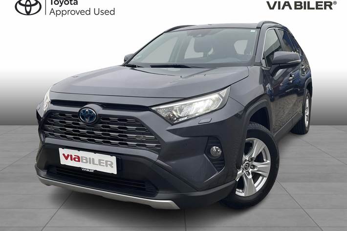 Grå Toyota RAV4 fra 2019 set udefra