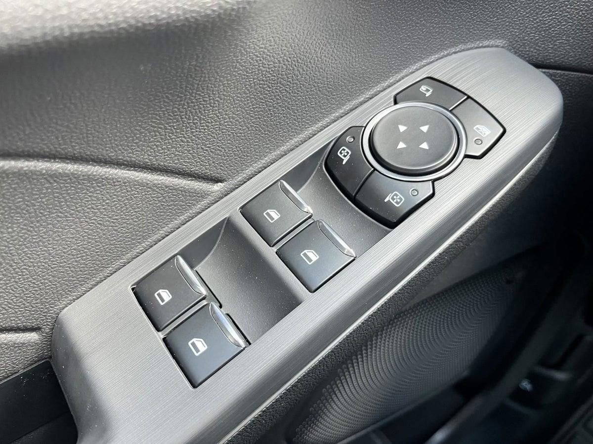 Sølv Ford Kuga fra 2025