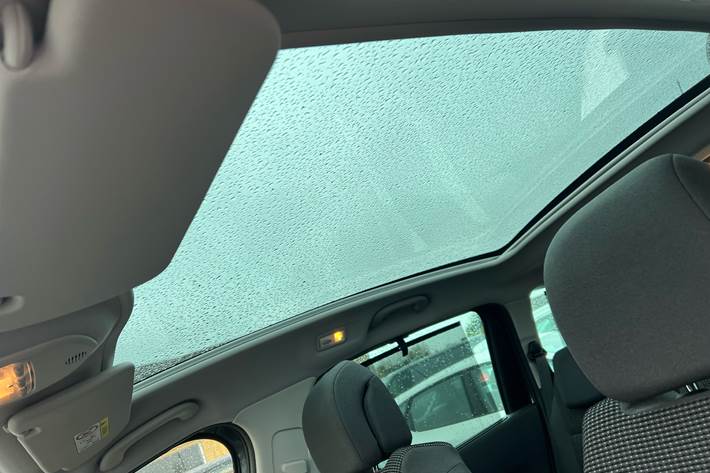 Grå Peugeot 5008 fra 2016